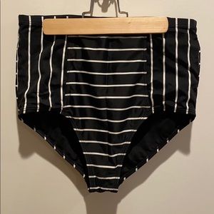 High-waisted swim bottom